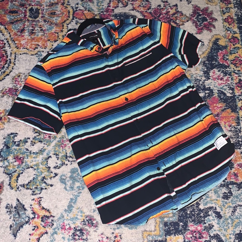 Short sleeve casual button down shirt